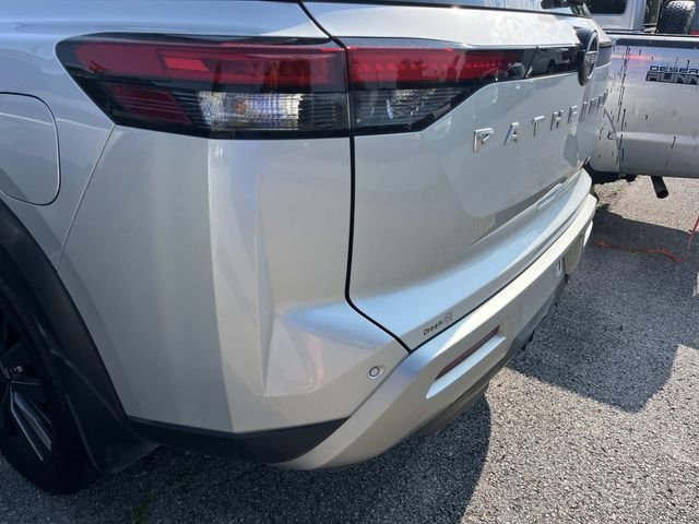 Used 2022 Silver Nissan SL image 8