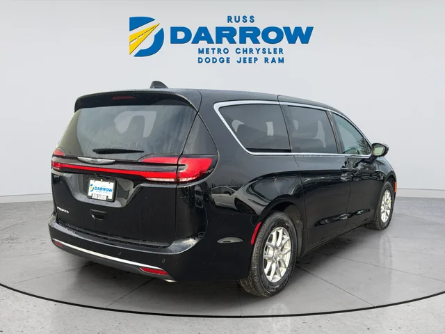New 2026 Diamond Black Crystal Pearl-Coat Exterior Paint Chrysler Select image 5