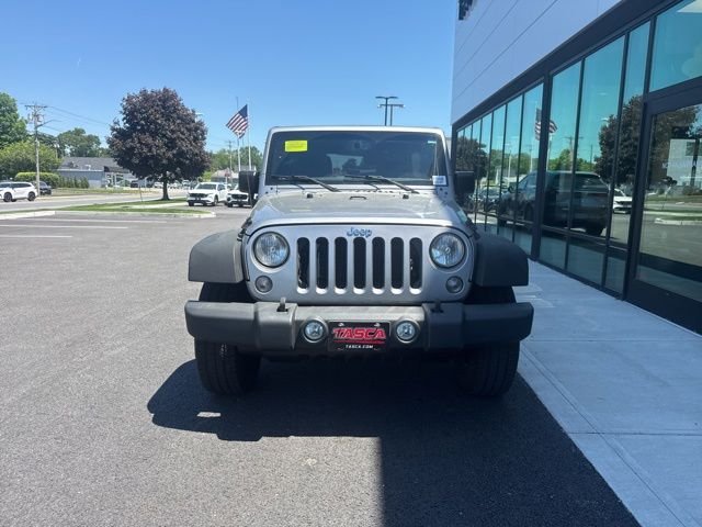 Used 2016 Billet Silver Metallic Clearcoat Jeep Unlimited Sport image 7
