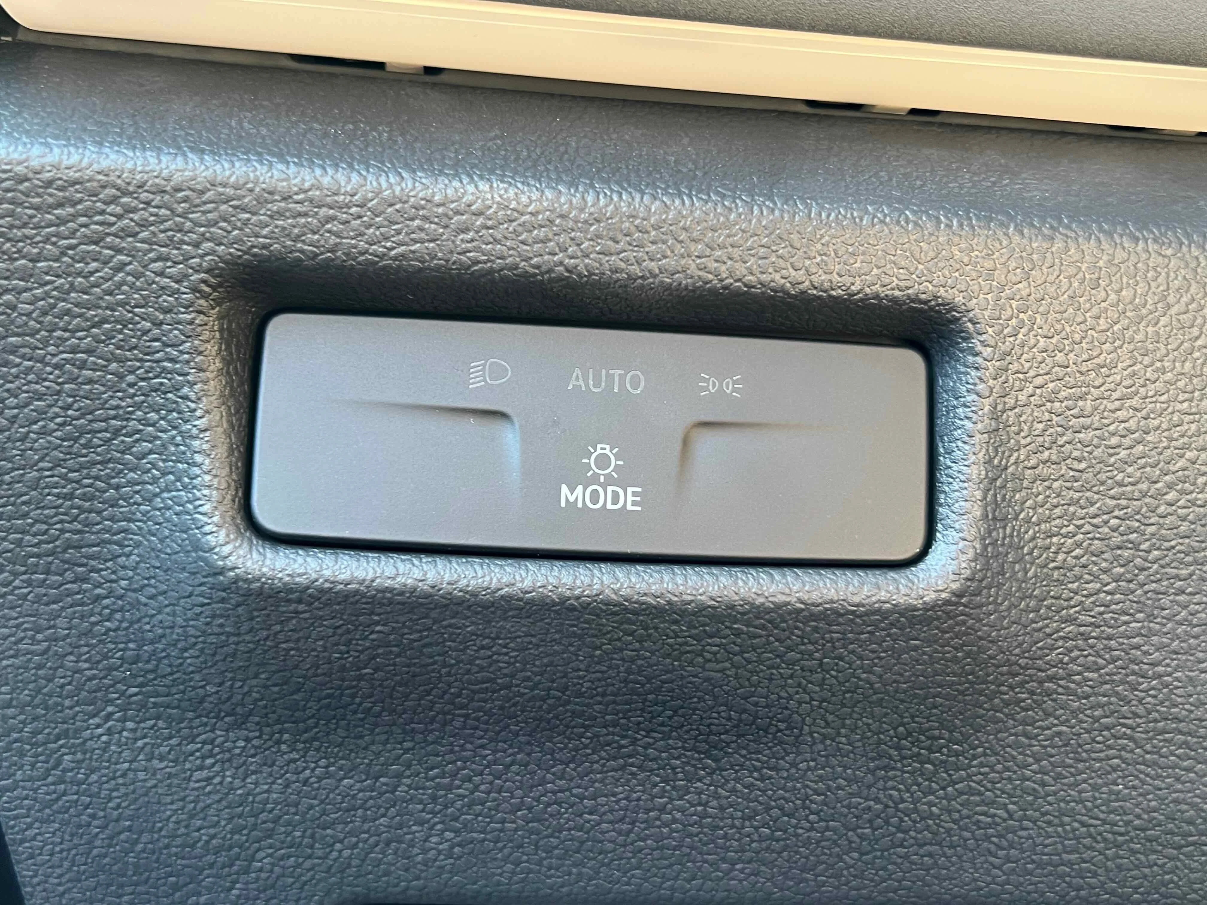 New 2025 Platinum Gray Volkswagen SE image 29
