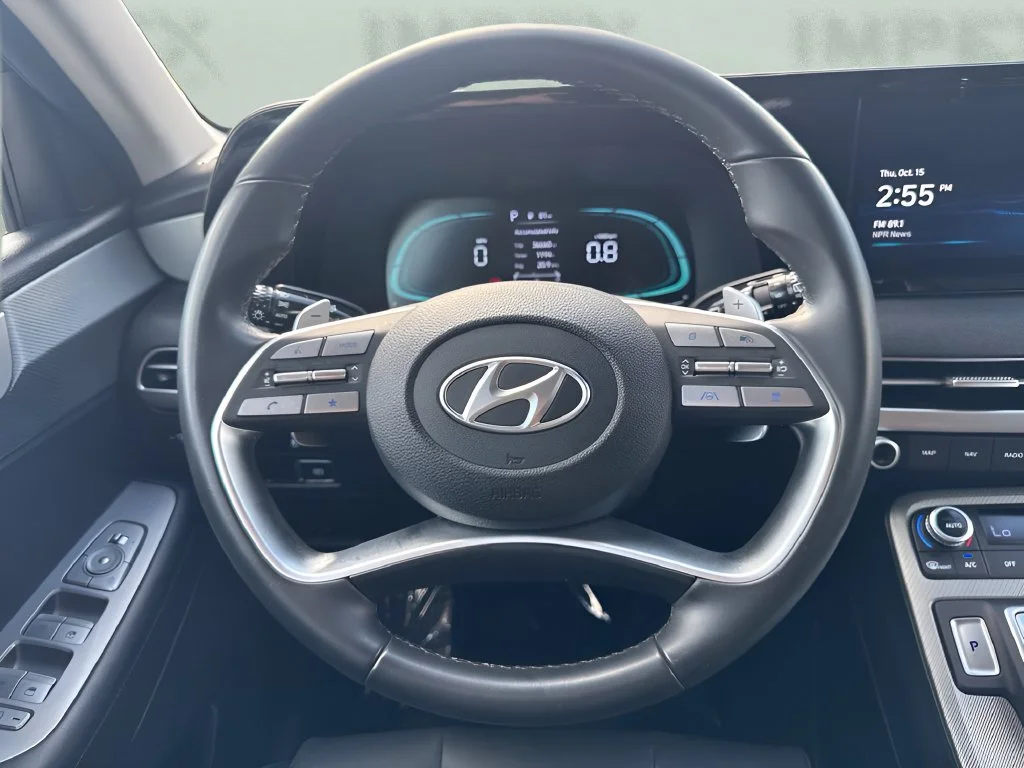Used 2025 Gray Hyundai SEL image 17