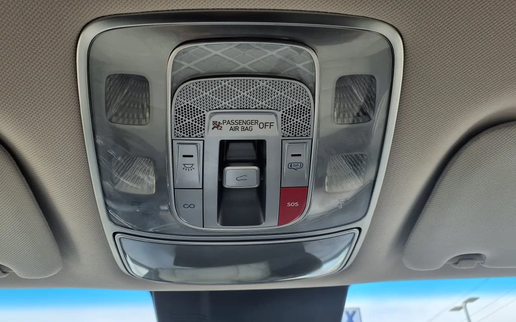 Used 2024 White Genesis 2.5T image 25