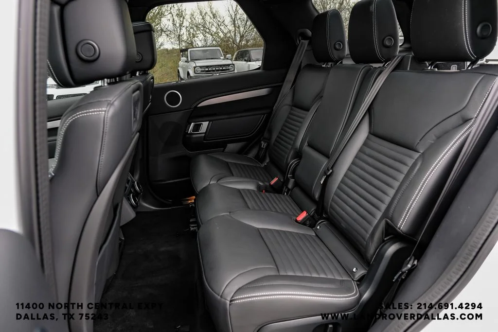Used 2025 White Land Rover Dynamic SE image 38