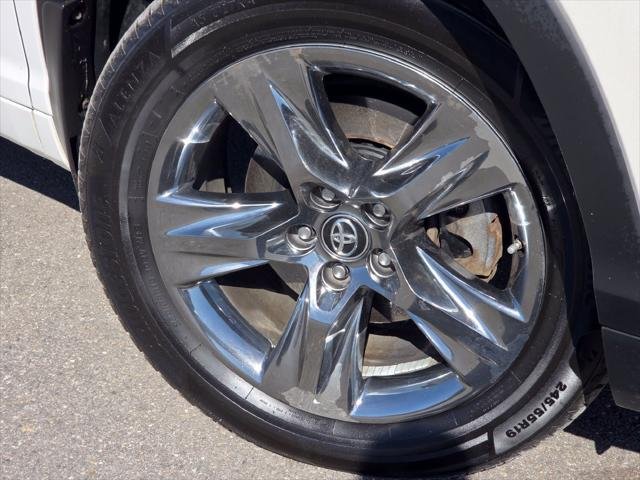 Certified Used 2017 BLIZZARD PEARL Toyota  image 21