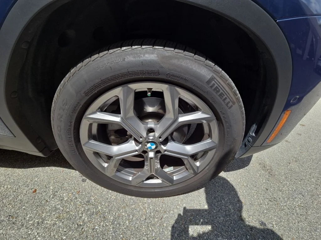 Used 2024 Blue BMW xDrive30i image 13