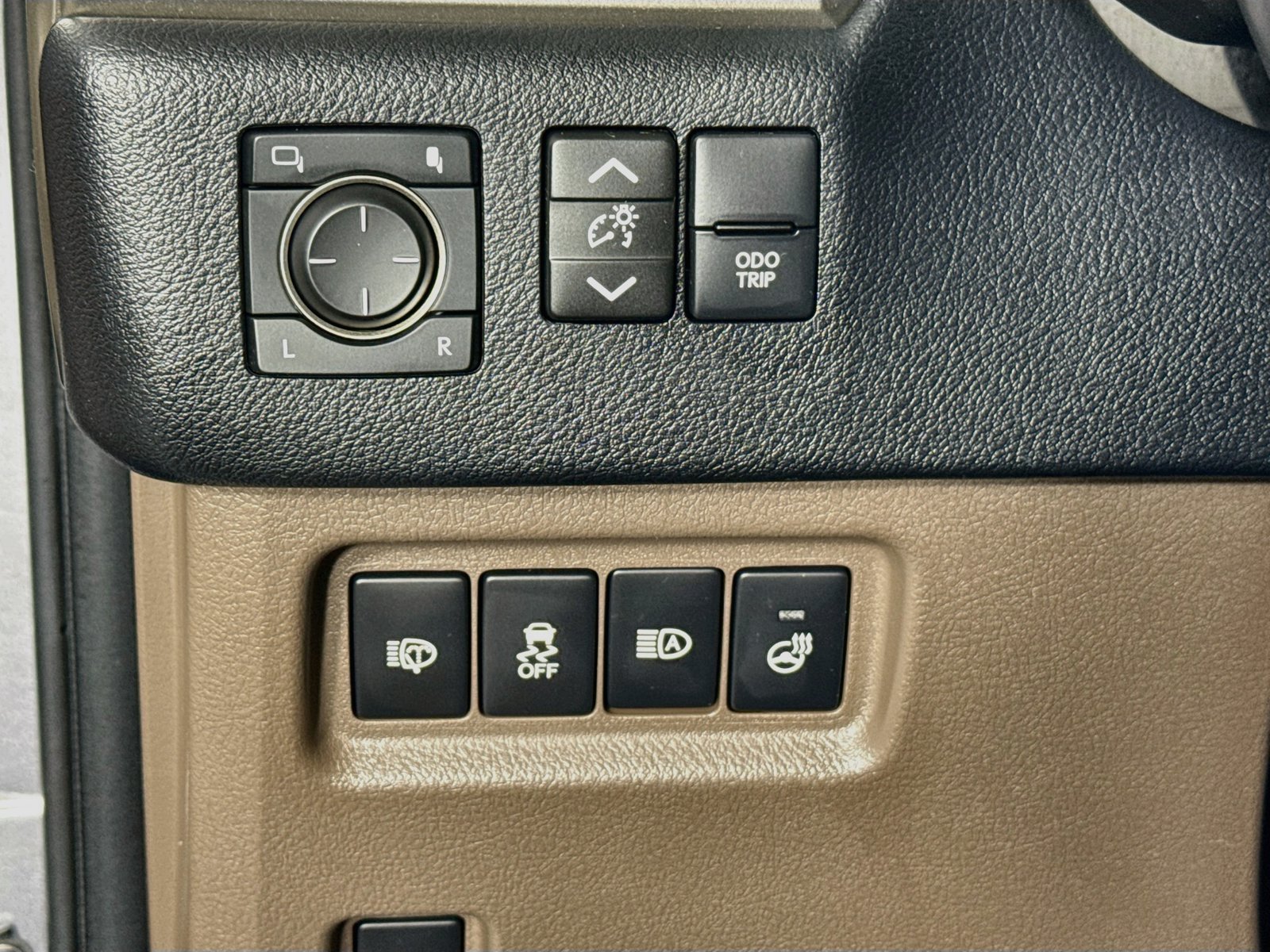 Used 2021 Gray Pearl Lexus 460 image 11