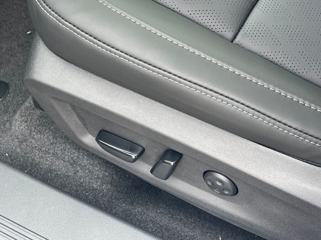 New 2026 Everest White Pearl Tricoat Nissan Platinum image 8