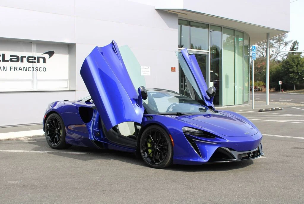 Certified Used 2025  McLaren Performance image 12