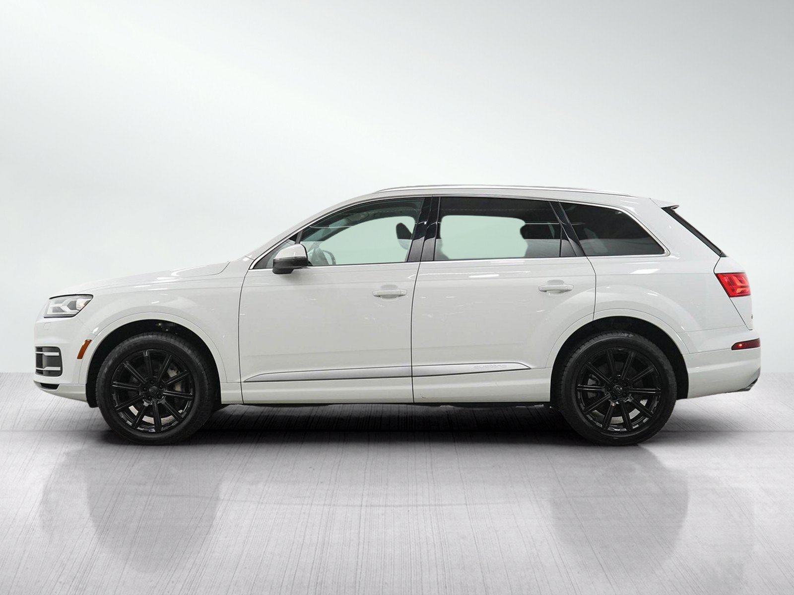 Used 2017 Audi Q7 Premium Plus with VIN WA1LAAF75HD000465 for sale in Minneapolis, Minnesota