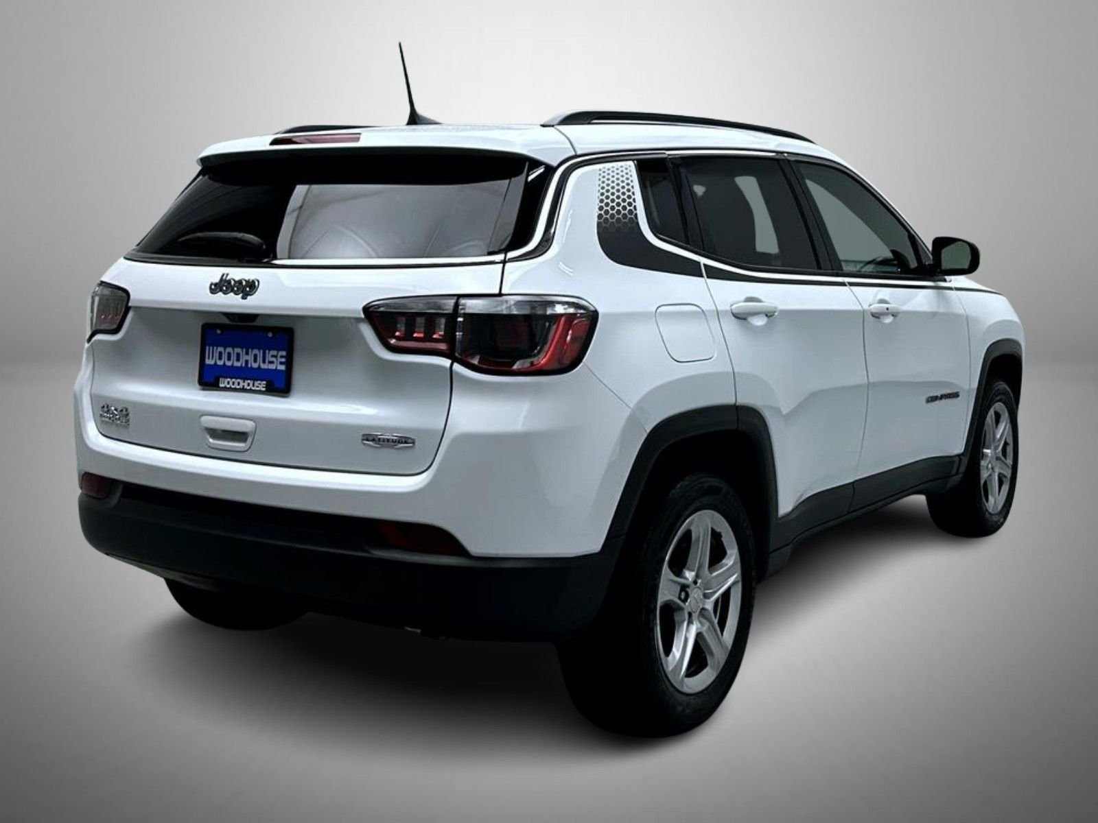 Used 2023 White Jeep Latitude image 5