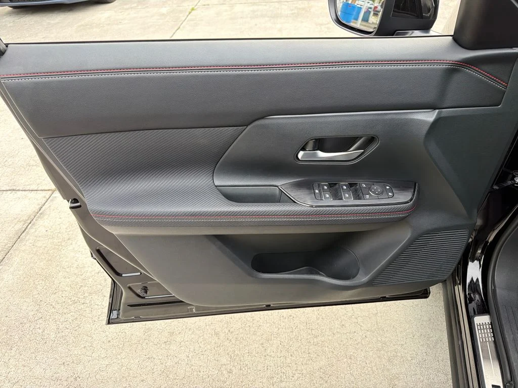 Used 2025 Black Nissan SR image 17