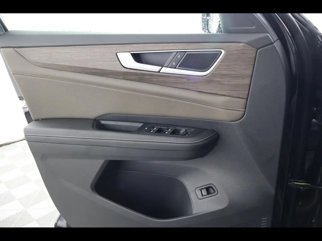 New 2026 Black Volkswagen 2.0T SEL image 31