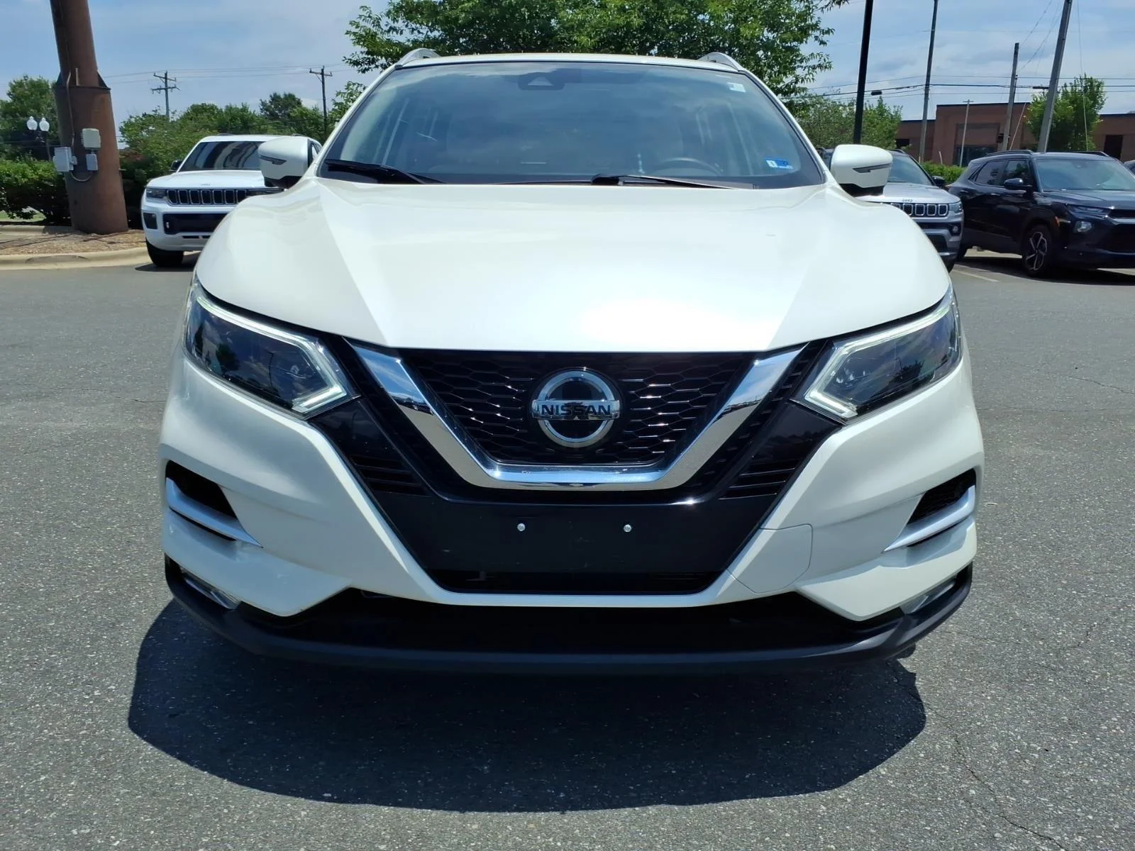Used 2022 Pearl White Tricoat Nissan SL image 14