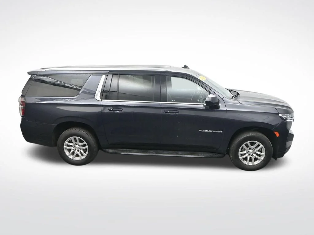 2023 Chevrolet Suburban LT - Photo 27