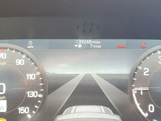 Used 2022 Gray Land Rover X image 21
