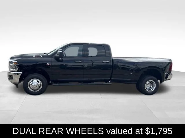 New 2026 Diamond Black Crystal Pearl-Coat Exterior Paint RAM Tradesman image 6