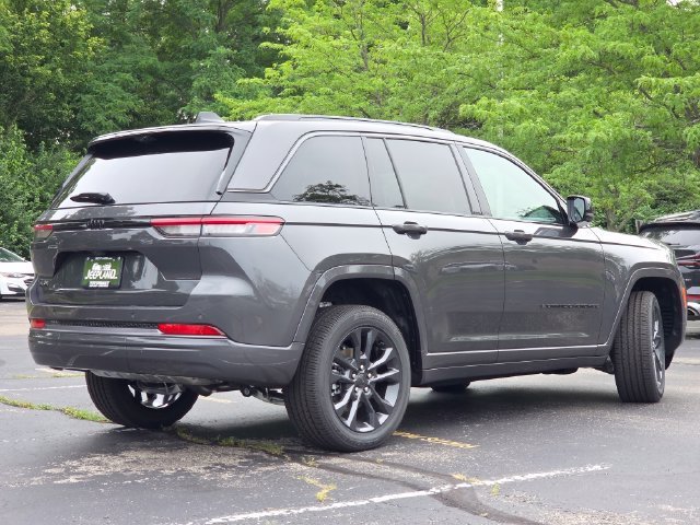 New 2026 Baltic Gray Metallic Clear-Coat Exterior Paint Jeep Limited Reserve image 26