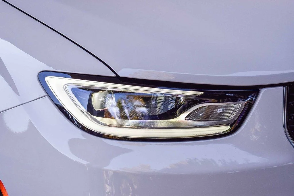 New 2026 Bright White Clear-Coat Exterior Paint Chrysler Pinnacle image 8