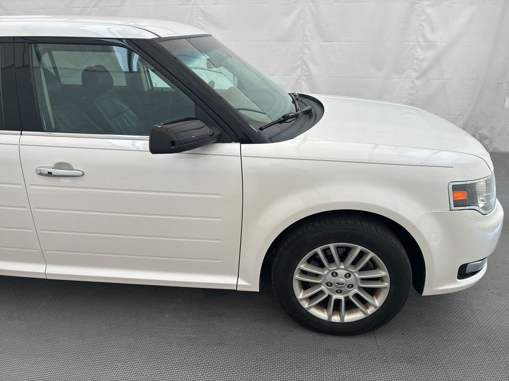 Used 2019 White Ford SEL image 7