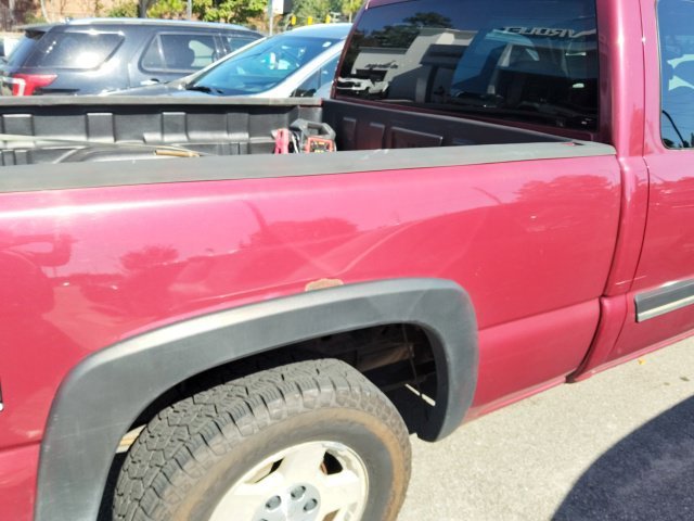 Used 2005 Red Chevrolet Z71 image 6