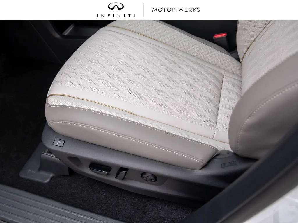 New 2027 2T RAD WHT INFINITI Autograph AWD image 13