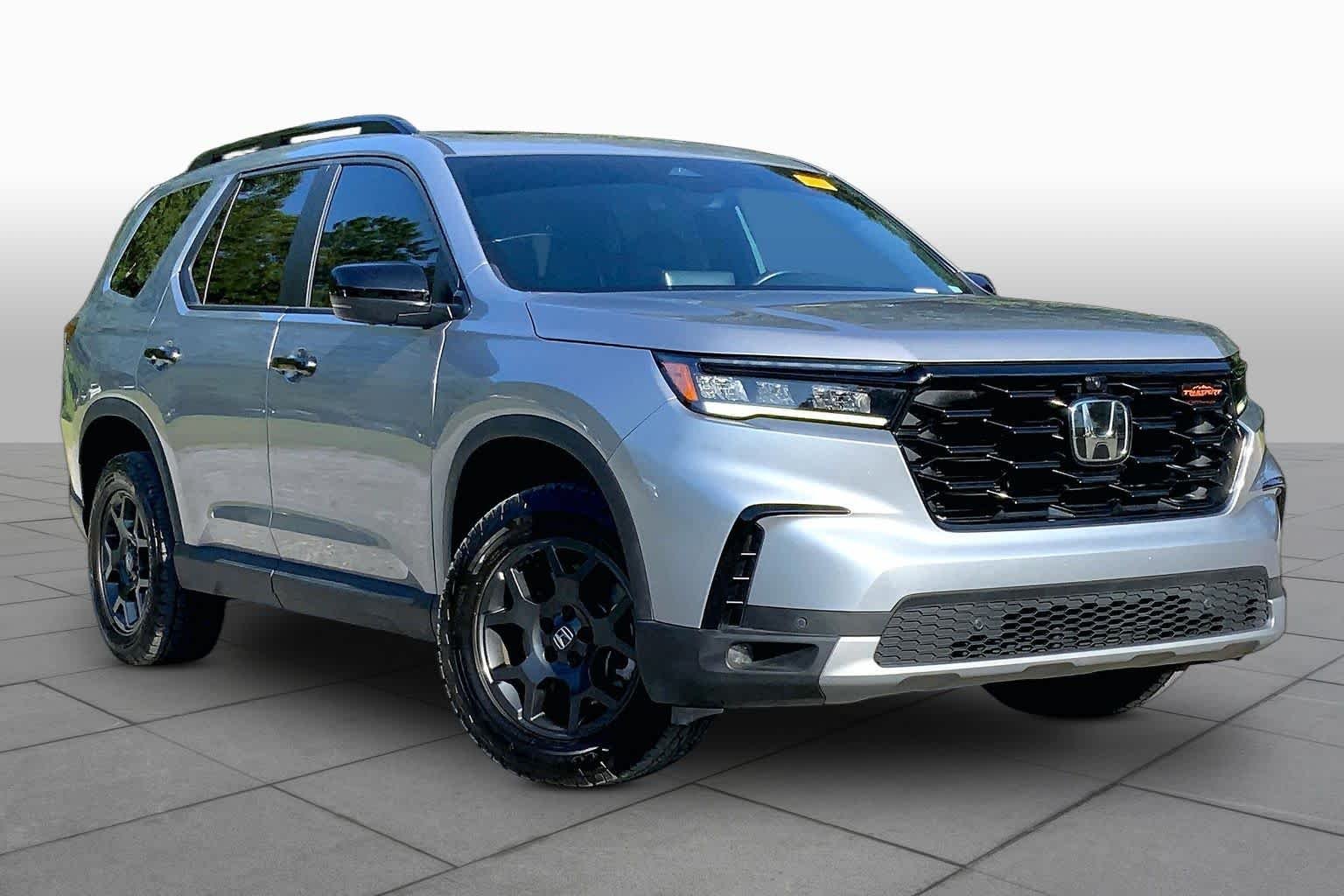 Used 2025 Lunar Silver Metallic Honda TrailSport image 3