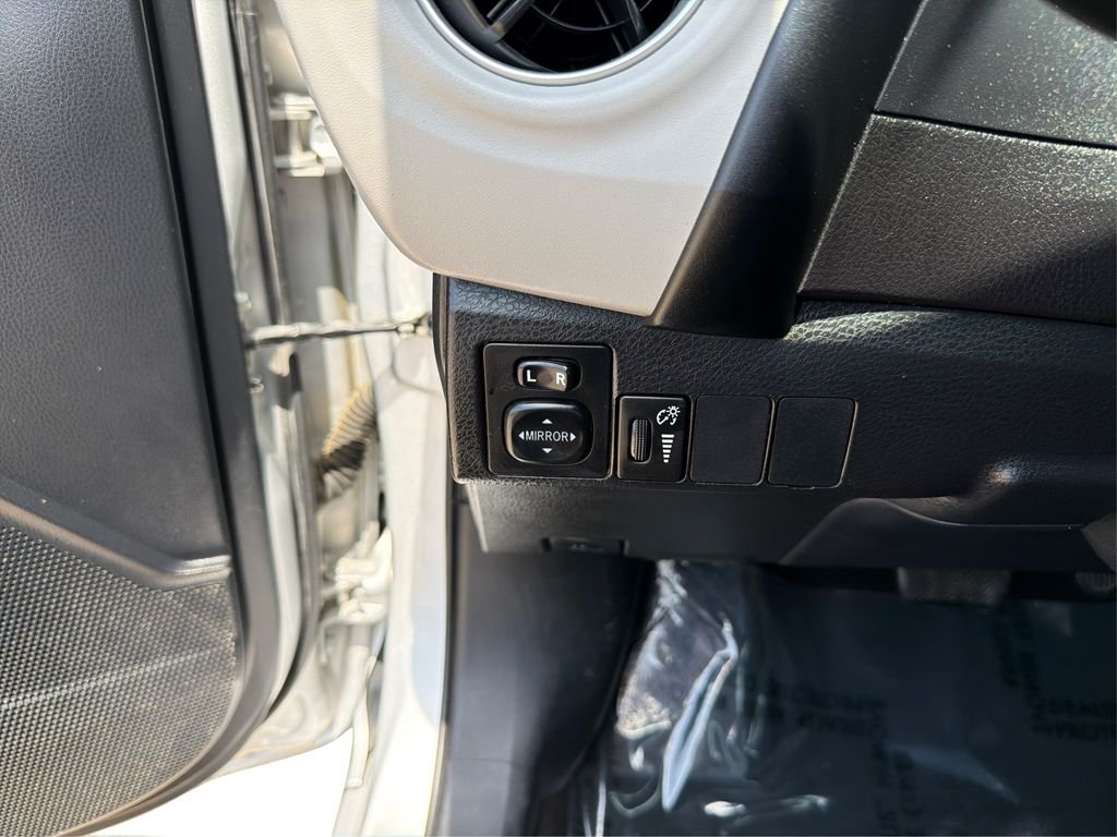 Used 2018 Classic Silver Metallic Toyota L image 18