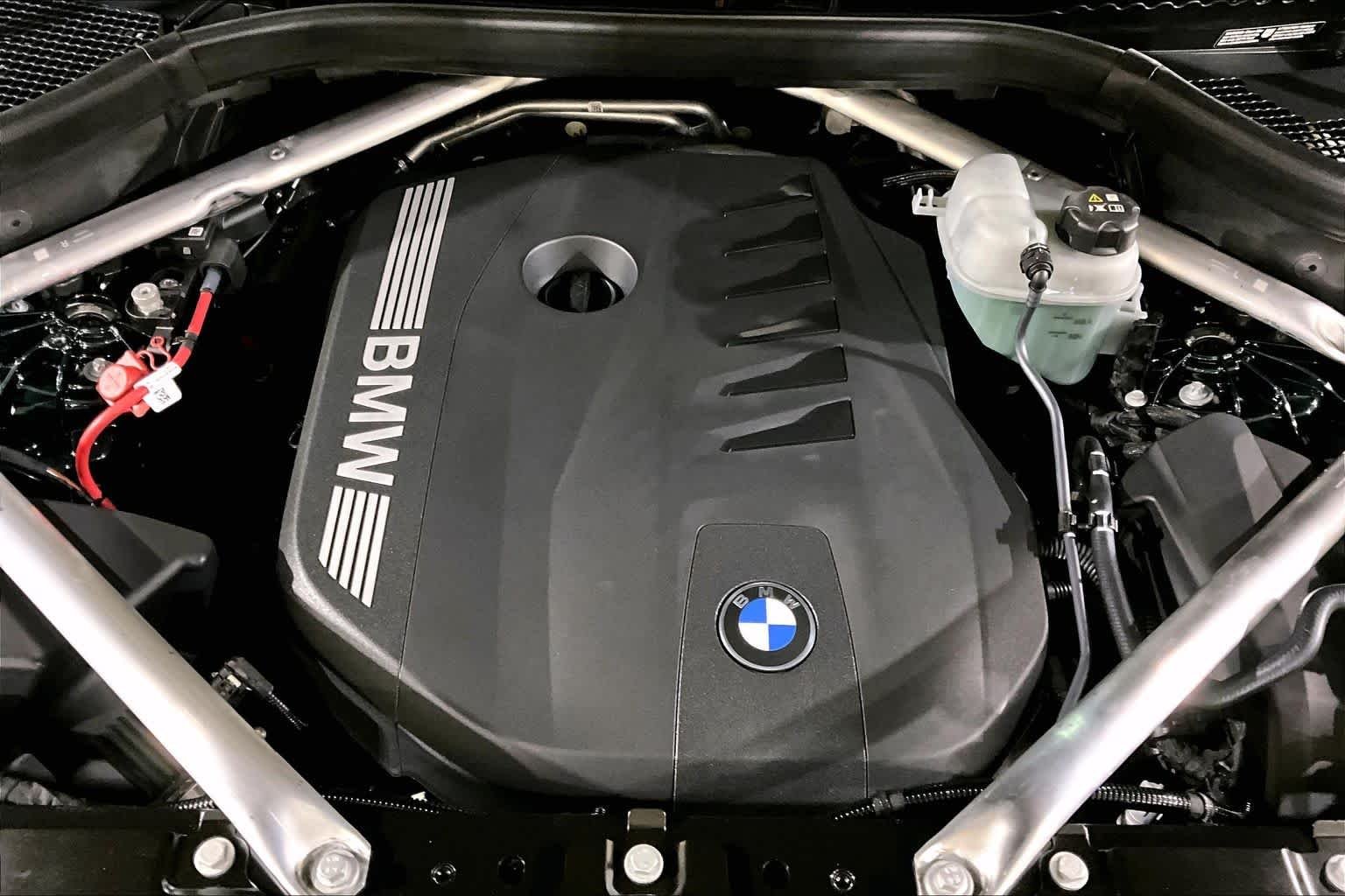 New 2027 Vancouver Green Metallic BMW 40 xDrive image 15
