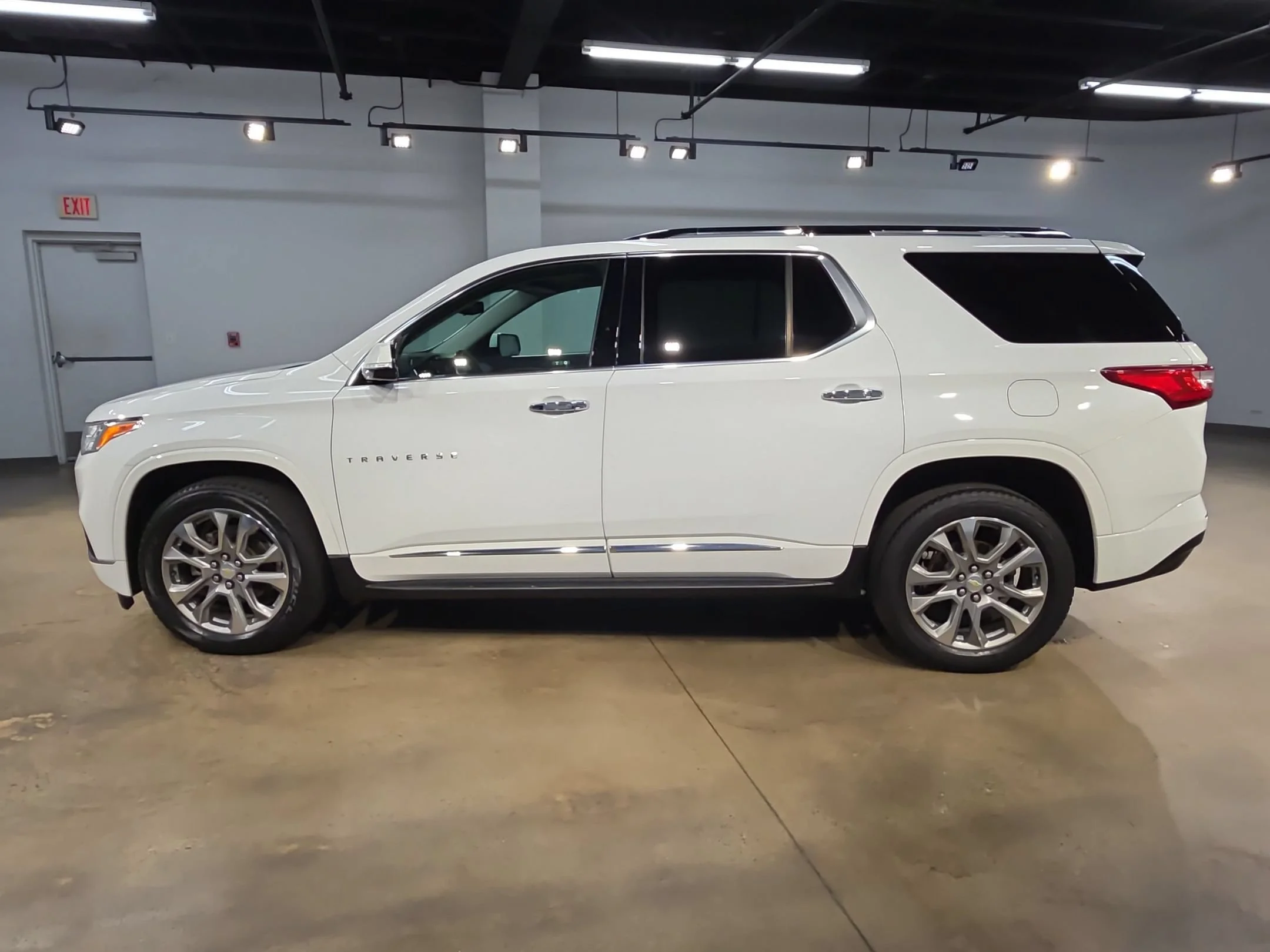 Used 2019 Summit White Chevrolet Premier image 4