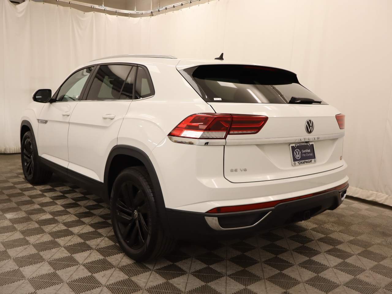 Certified Used 2023 Pure White Volkswagen V6 SE image 4