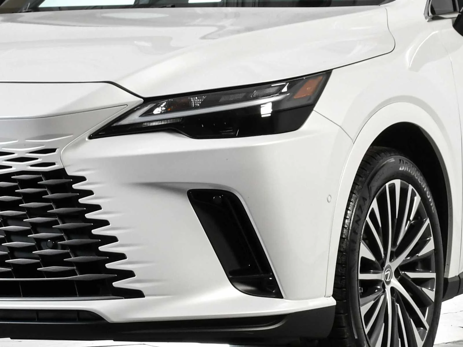 2025 Lexus RX 350 - Photo 11