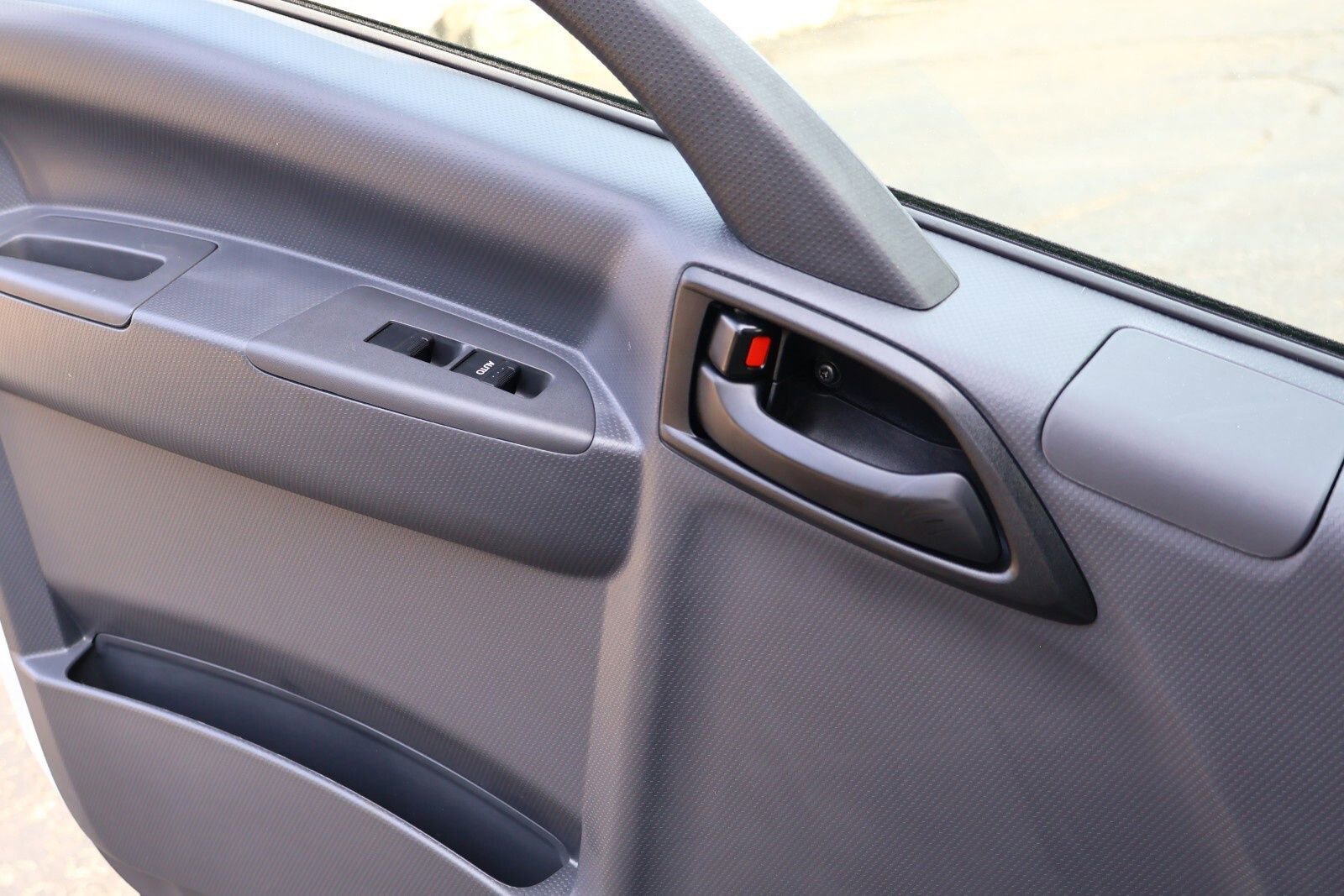 2023 Isuzu NRR - Photo 9