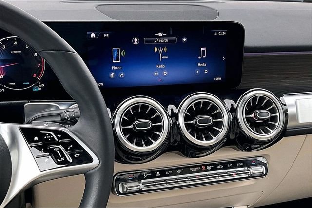 Used 2026 White Mercedes-Benz GLB 250 image 5
