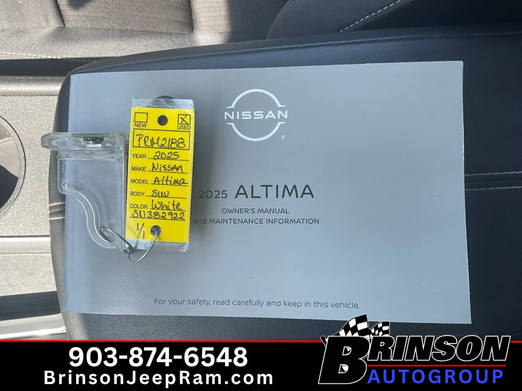 Used 2025 Glacier White Nissan SV image 31