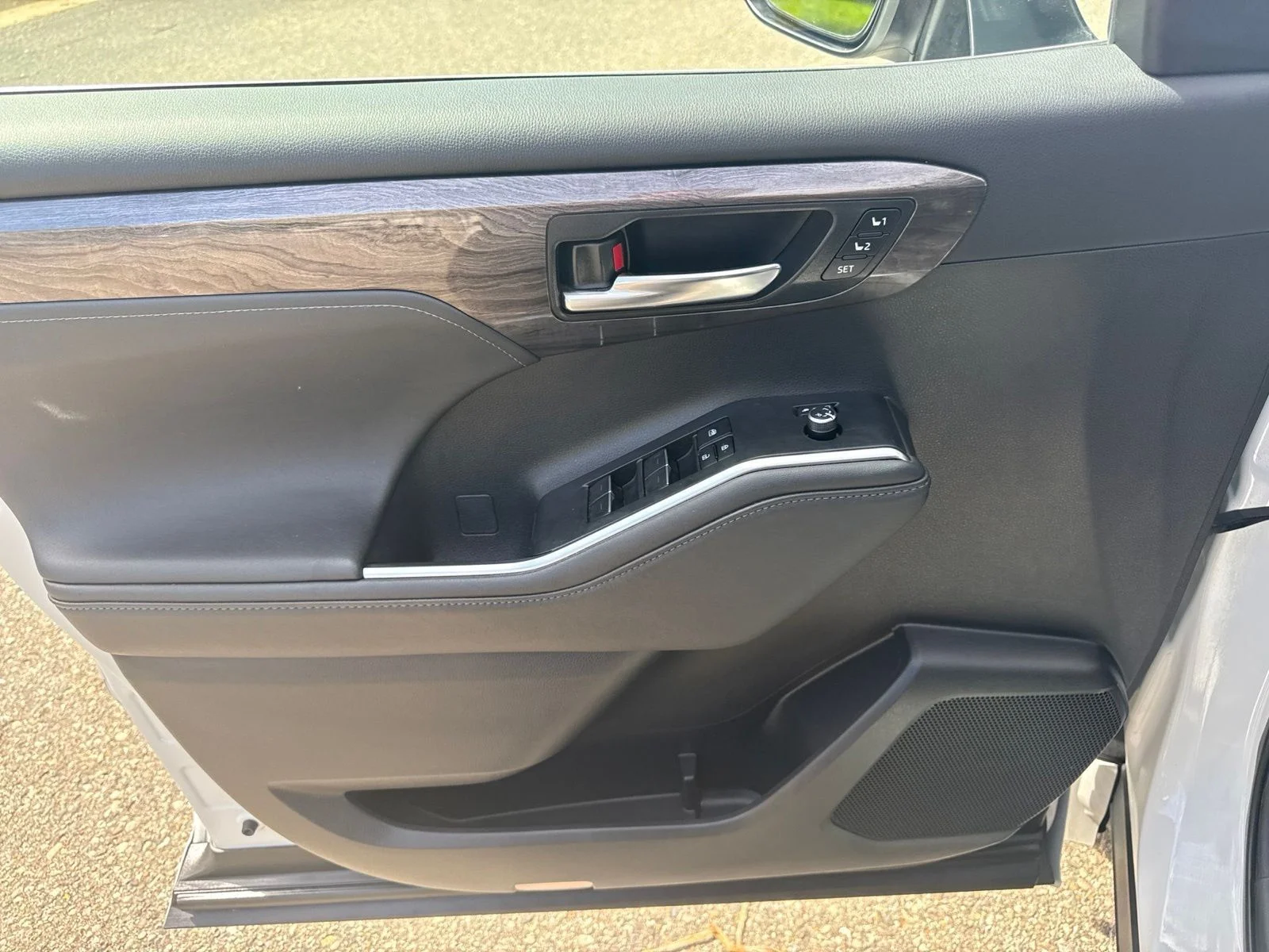 Used 2024 Pearl Toyota Platinum image 23