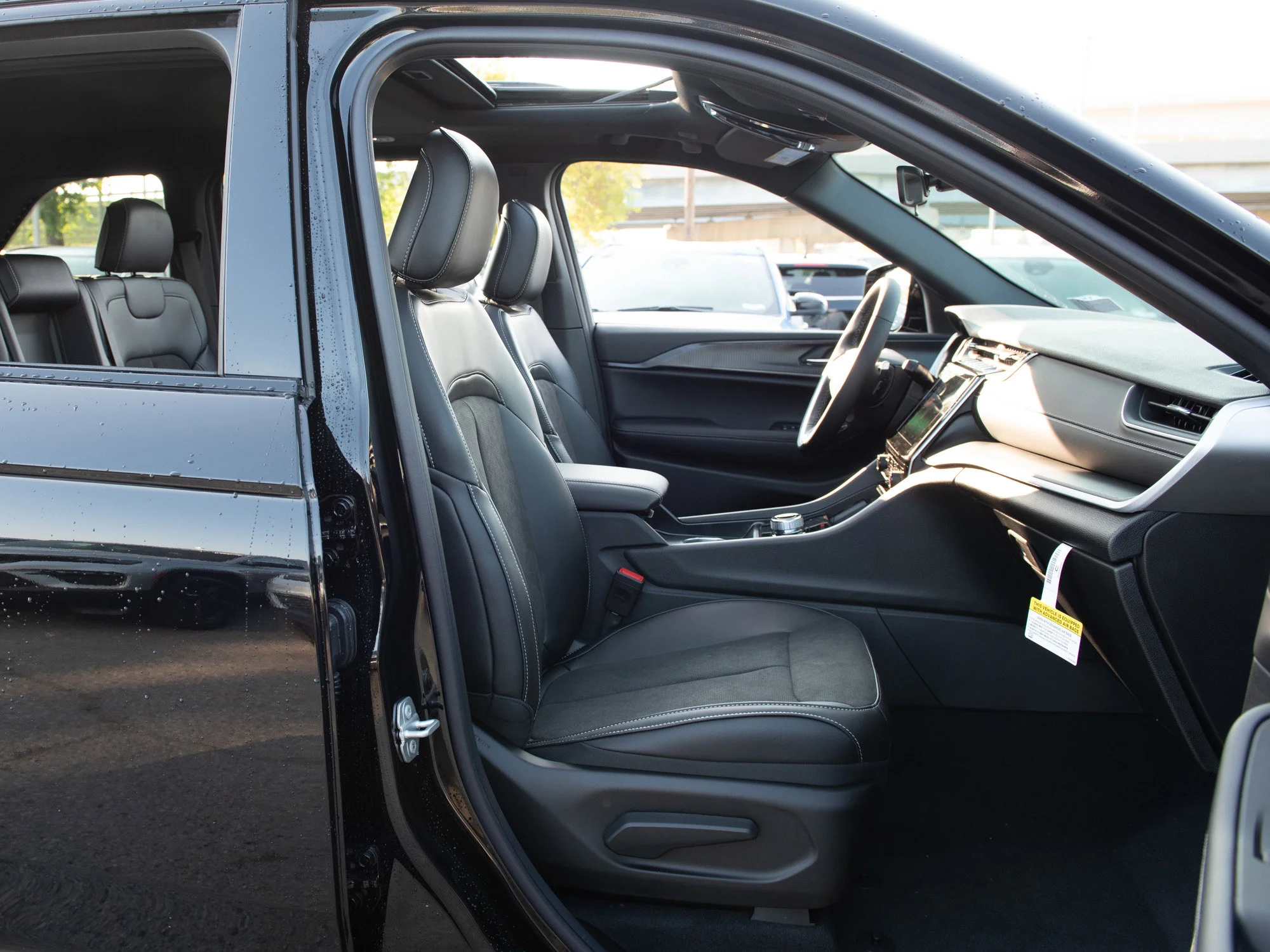 New 2025 Black Jeep Altitude* Sunroof, Trailer Tow Pkg, Heated Leather image 25