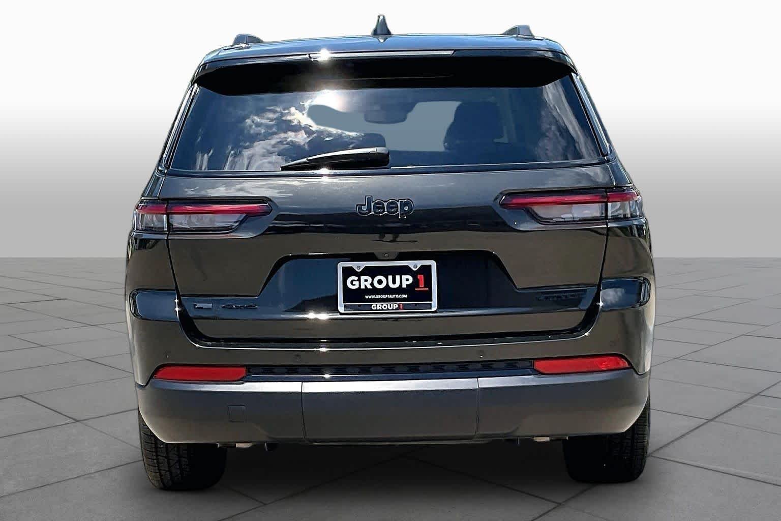 Used 2022 Rocky Mountain Pearlcoat Jeep Limited image 5