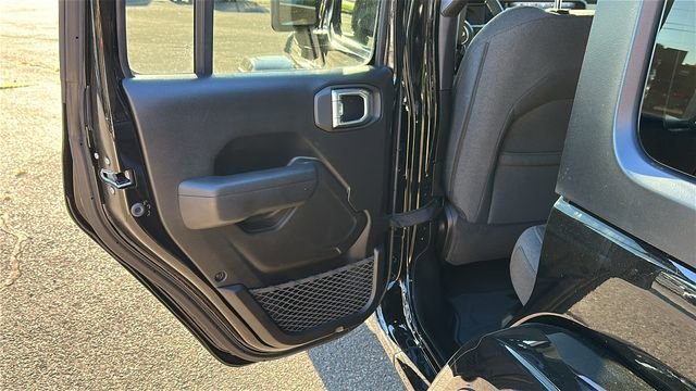 Used 2024  Jeep Sport S image 24