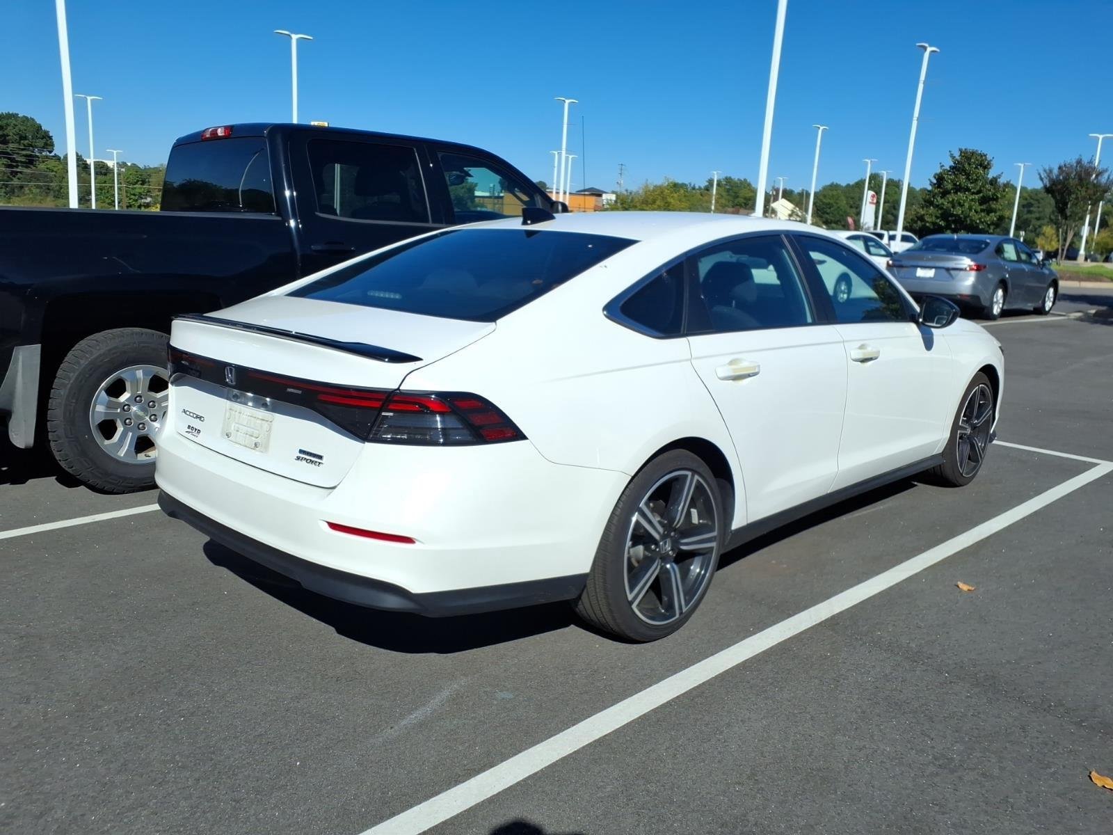 Used 2025 Platinum White Pearl Honda Sport image 3