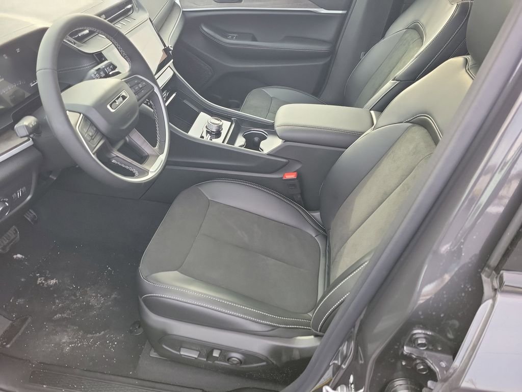 New 2026 Baltic Gray Metallic Clear-Coat Exterior Paint Jeep Altitude image 18