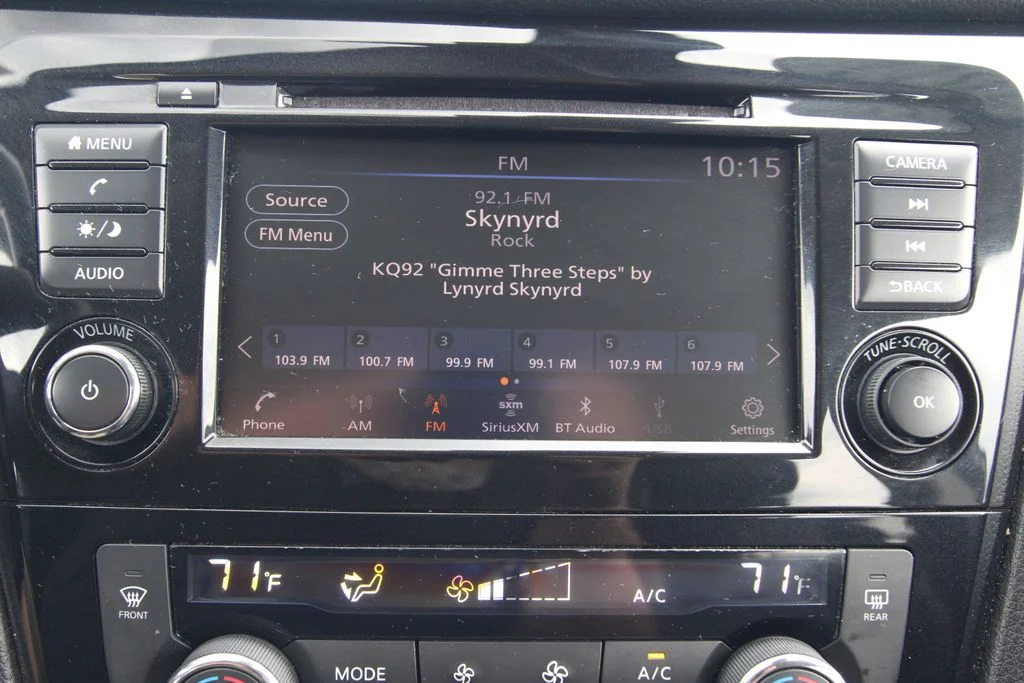 Used 2022 Gun Metallic Nissan SV image 28