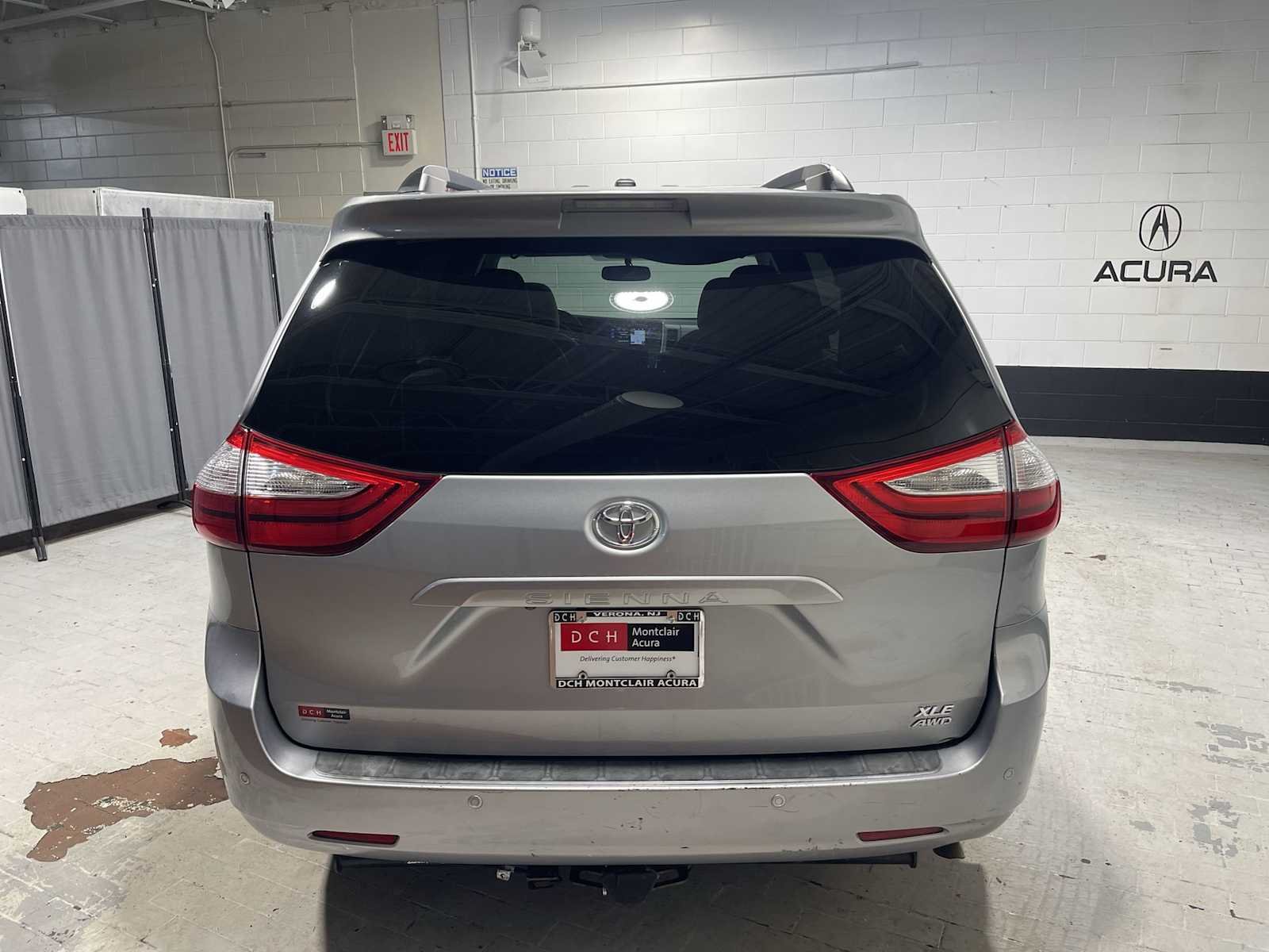 Used 2017 Silver Sky Metallic Toyota XLE image 5
