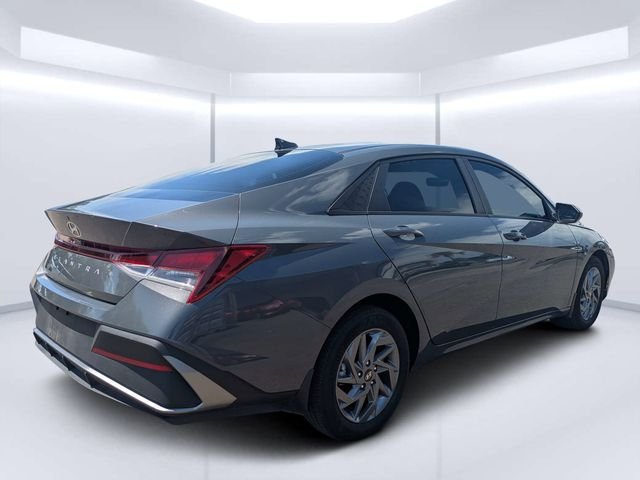 Used 2024 Gray Hyundai SEL image 3