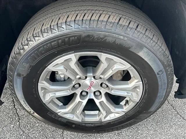 Certified Used 2025 Sterling Metallic GMC SLT image 34