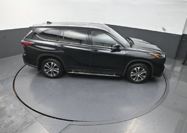 Used 2021 Black Toyota XLE image 31