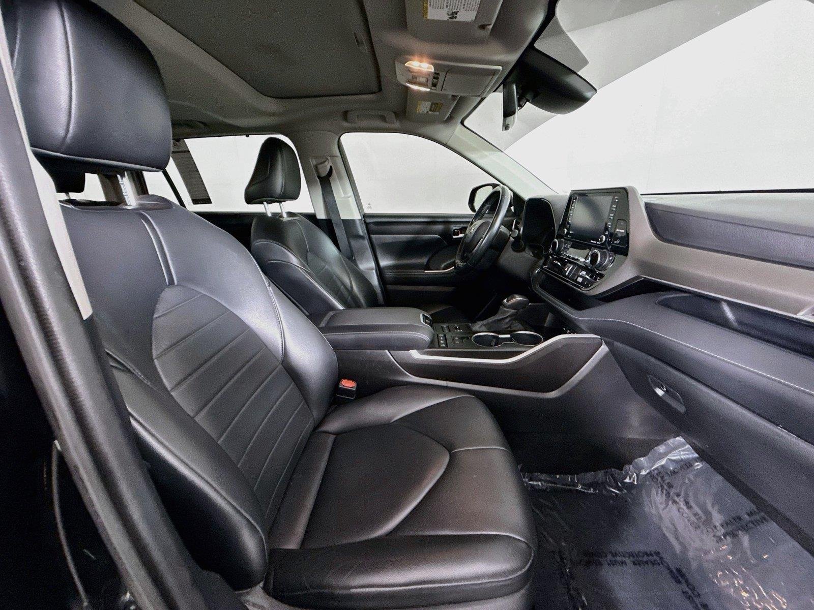 Used 2021 Midnight Black Metallic Toyota XLE image 41