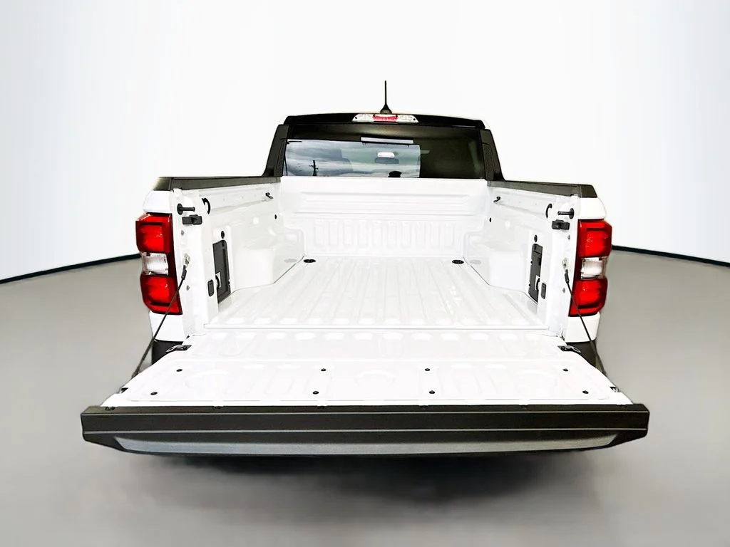 New 2026 Oxford White Ford XLT image 23