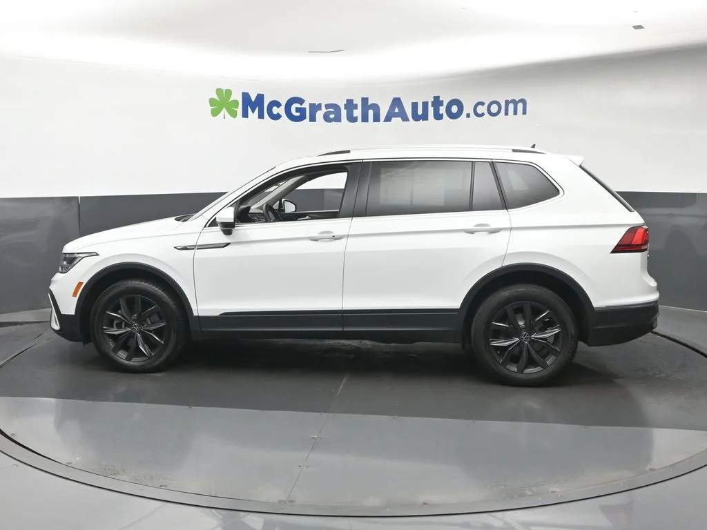 Used 2024 White Volkswagen 2.0T SE image 22