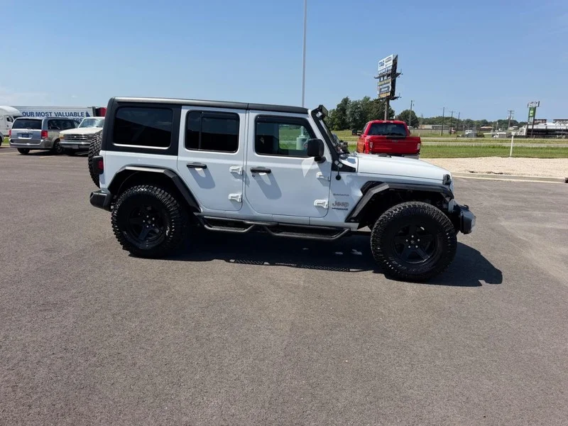 Certified Used 2019 Bright White Clearcoat Jeep Sahara image 4