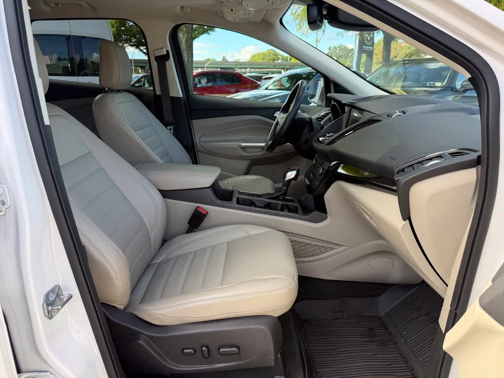 Certified Used 2019 White Platinum Clearcoat Metallic Ford Titanium image 28